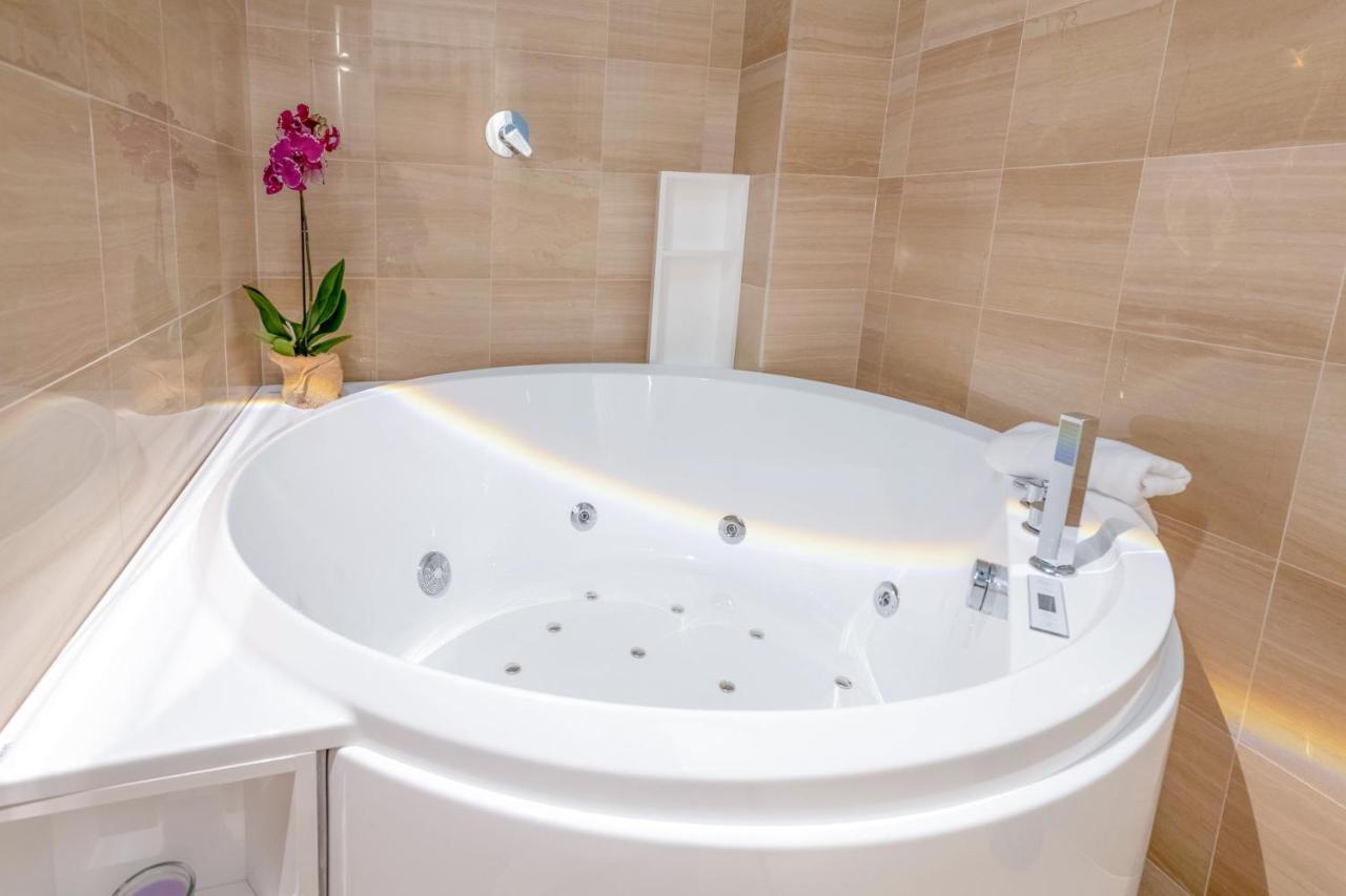 City Gate - Luxury Suites Μπάρι Εξωτερικό φωτογραφία